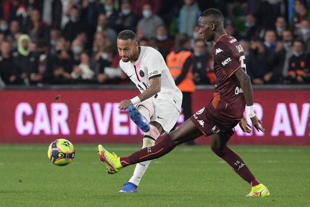 中国男篮不敌塞尔维亚 李凯尔6分4板赵睿13分